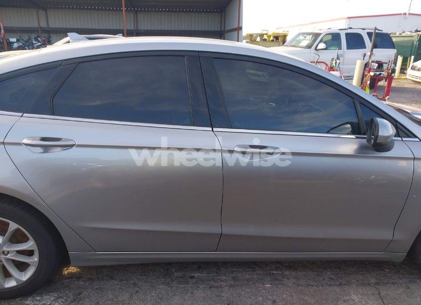 Photo 13 of 2020 Ford Fusion SE (VIN 3FA6P0HD4LR184303)