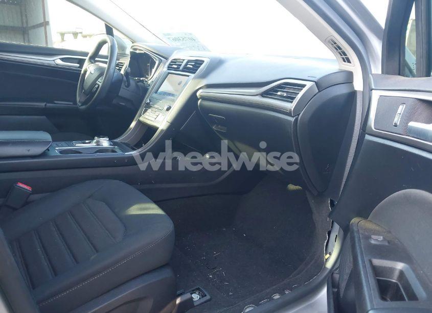 Photo 5 of 2020 Ford Fusion SE (VIN 3FA6P0HD4LR184303)