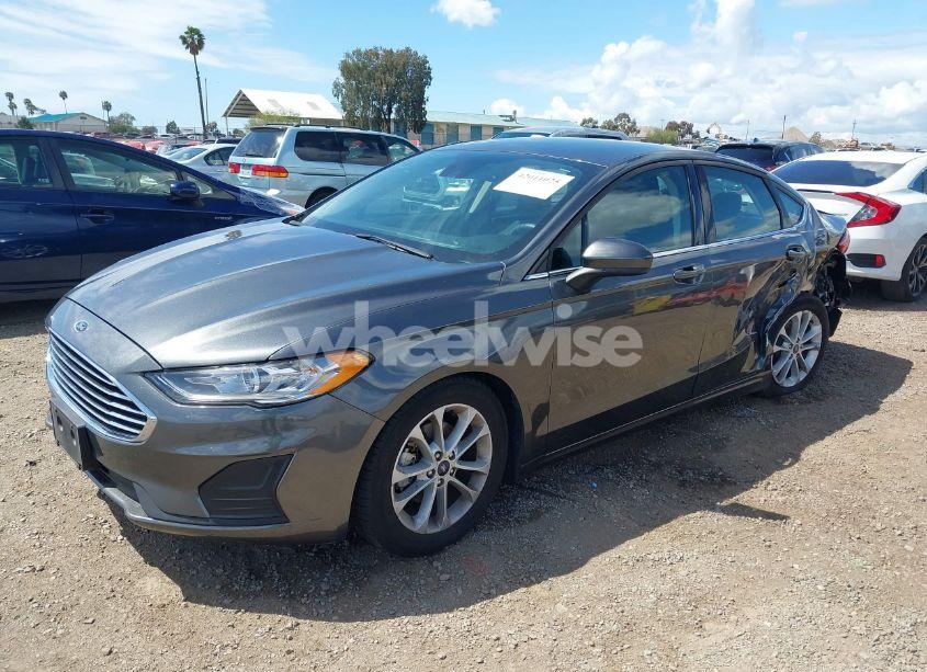 Photo 2 of 2020 Ford Fusion SE (VIN 3FA6P0HD4LR231507)