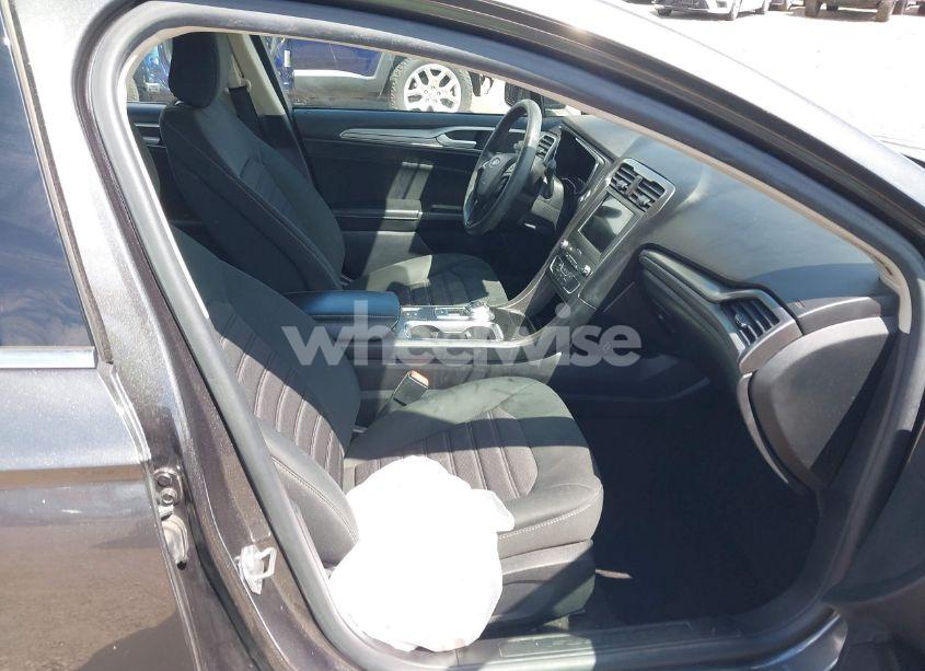 Photo 5 of 2020 Ford Fusion SE (VIN 3FA6P0HD4LR231507)