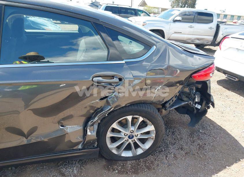 Photo 6 of 2020 Ford Fusion SE (VIN 3FA6P0HD4LR231507)