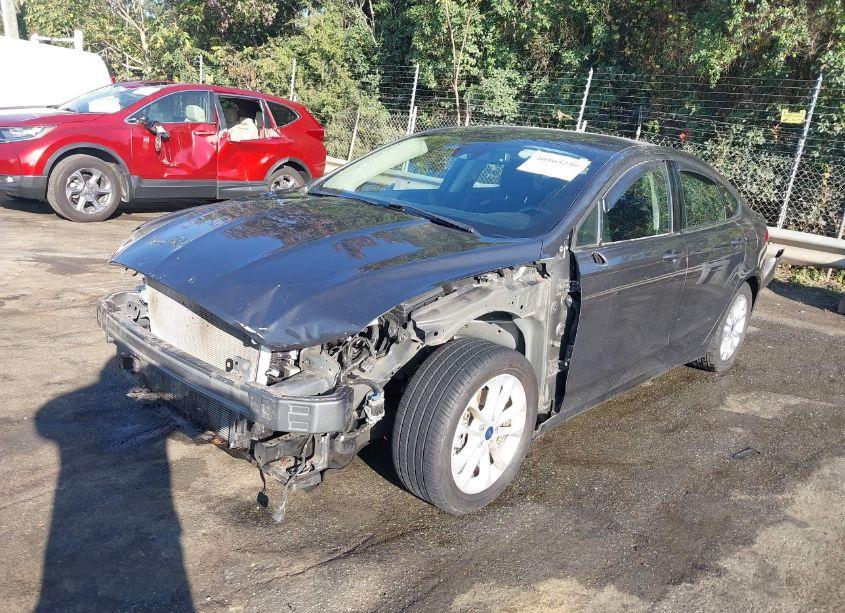 Photo 2 of 2020 Ford Fusion SE (VIN 3FA6P0HD4LR257797)