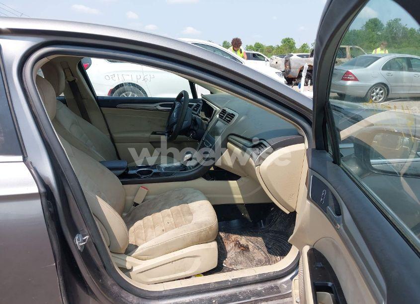 Photo 5 of 2014 Ford Fusion SE (VIN 3FA6P0HD5ER130947)