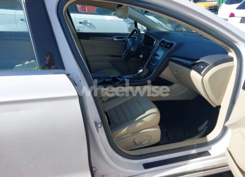 Photo 5 of 2014 Ford Fusion SE (VIN 3FA6P0HD5ER373089)