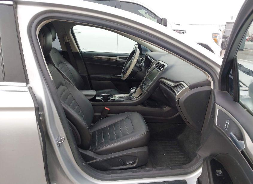 Photo 5 of 2016 Ford Fusion SE (VIN 3FA6P0HD5GR112404)