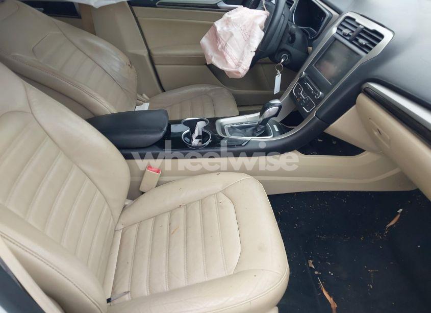 Photo 5 of 2016 Ford Fusion SE (VIN 3FA6P0HD5GR132698)