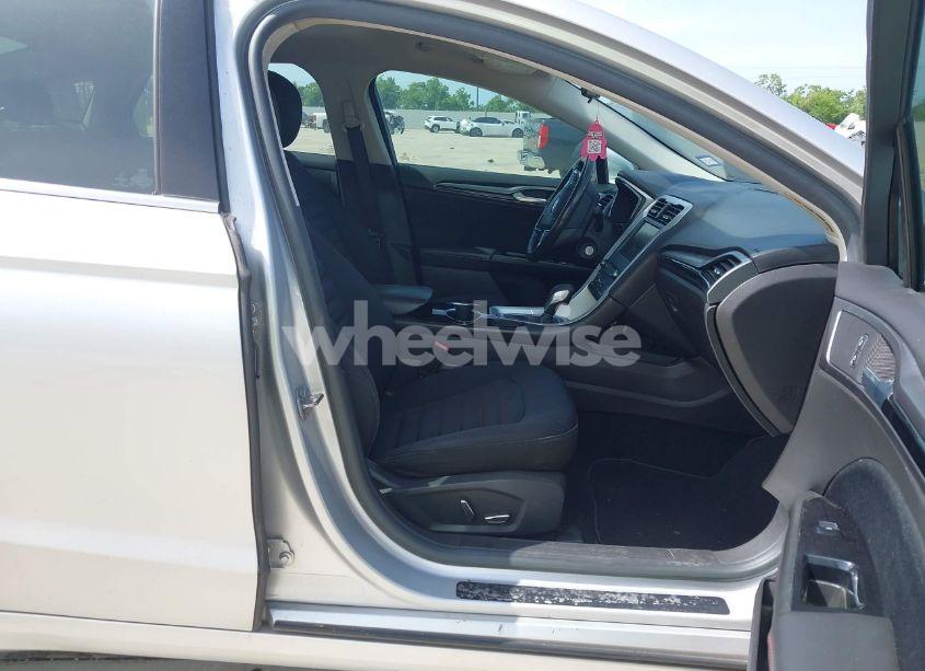 Photo 5 of 2016 Ford Fusion SE (VIN 3FA6P0HD5GR290006)