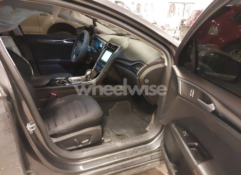 Photo 5 of 2016 Ford Fusion SE (VIN 3FA6P0HD5GR348745)