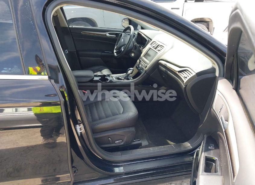 Photo 5 of 2016 Ford Fusion SE (VIN 3FA6P0HD5GR350169)