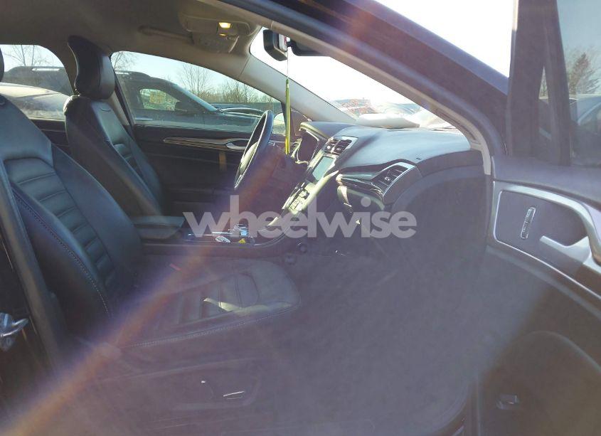 Photo 5 of 2017 Ford Fusion SE (VIN 3FA6P0HD5HR104532)