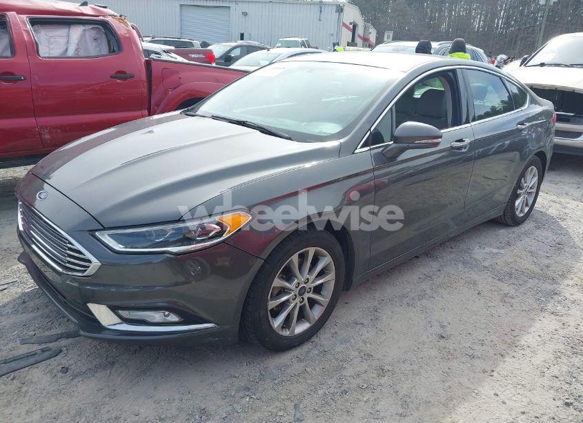 Photo 2 of 2017 Ford Fusion SE (VIN 3FA6P0HD5HR124389)