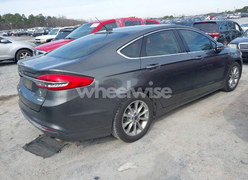 Photo 4 of 2017 Ford Fusion SE (VIN 3FA6P0HD5HR124389)