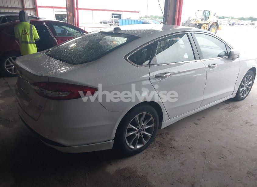 Photo 4 of 2017 Ford Fusion SE (VIN 3FA6P0HD5HR317724)