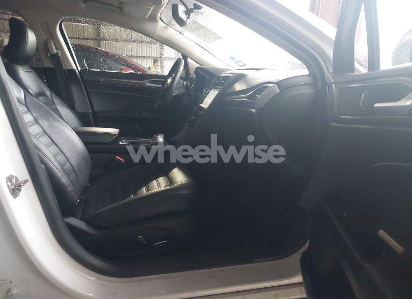 Photo 5 of 2017 Ford Fusion SE (VIN 3FA6P0HD5HR317724)