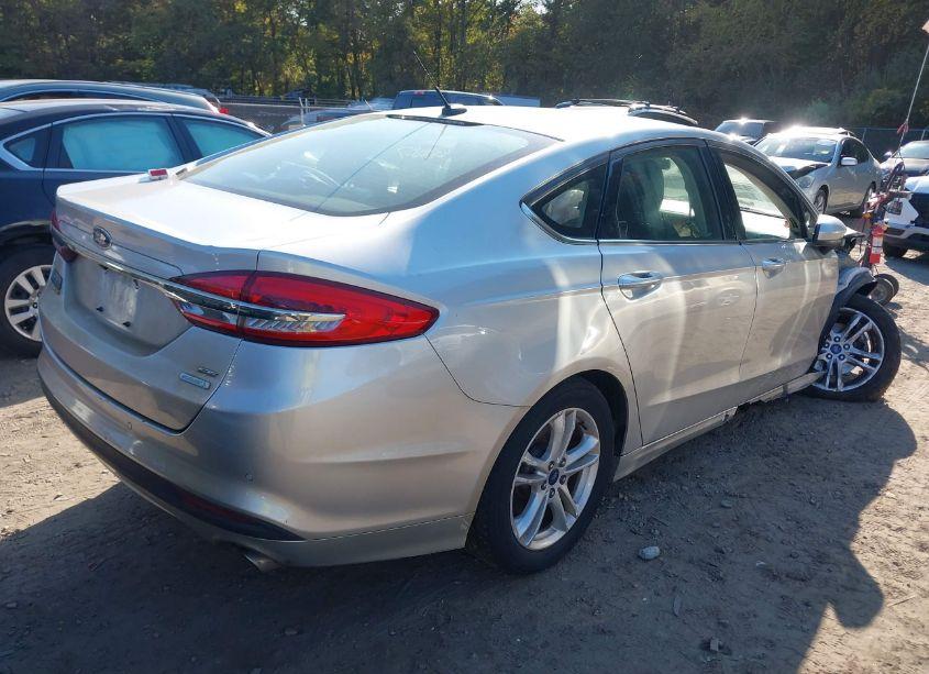 Photo 4 of 2018 Ford Fusion SE (VIN 3FA6P0HD5JR148116)