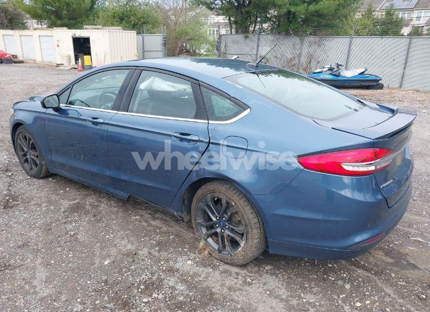 Photo 3 of 2018 Ford Fusion SE (VIN 3FA6P0HD5JR199843)