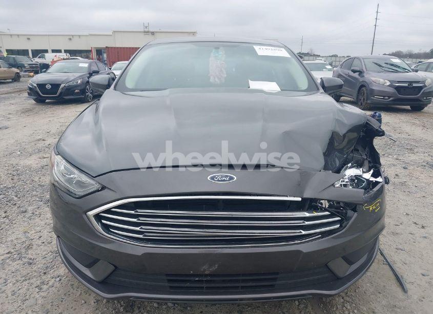 Photo 12 of 2018 Ford Fusion SE (VIN 3FA6P0HD5JR200165)