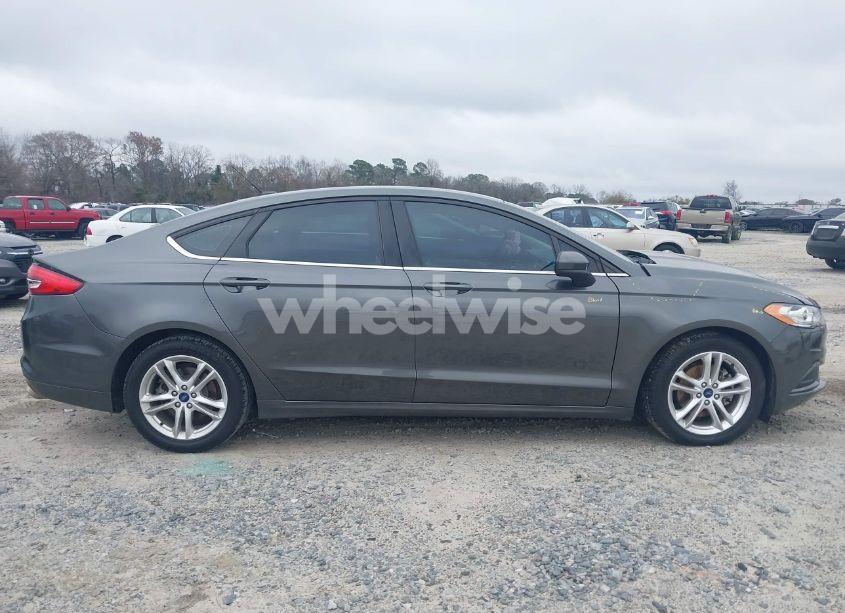 Photo 13 of 2018 Ford Fusion SE (VIN 3FA6P0HD5JR200165)