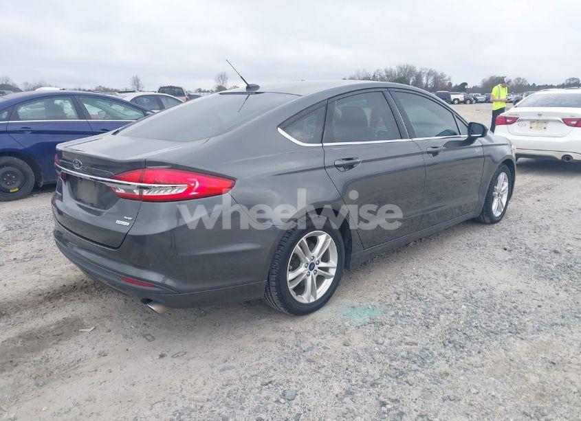 Photo 4 of 2018 Ford Fusion SE (VIN 3FA6P0HD5JR200165)