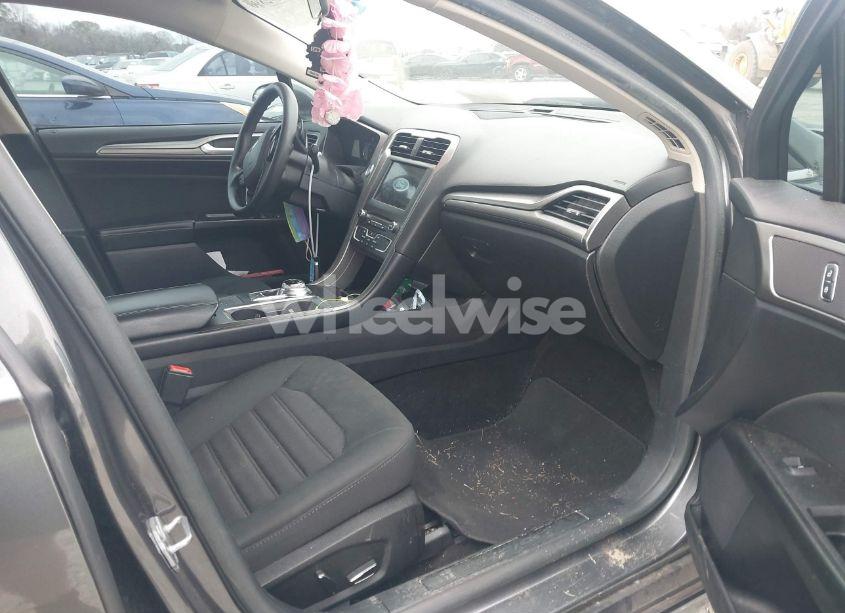 Photo 5 of 2018 Ford Fusion SE (VIN 3FA6P0HD5JR200165)