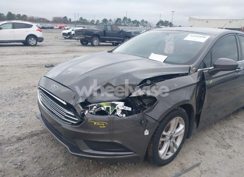 Photo 6 of 2018 Ford Fusion SE (VIN 3FA6P0HD5JR200165)