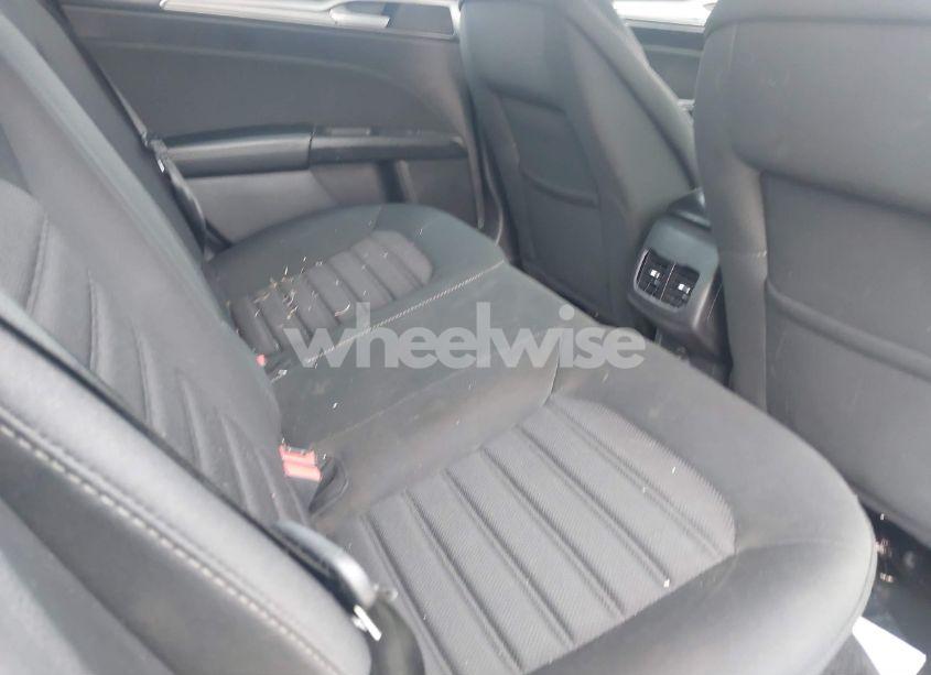 Photo 8 of 2018 Ford Fusion SE (VIN 3FA6P0HD5JR200165)