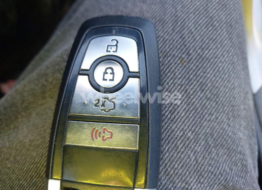 Photo 11 of 2018 Ford Fusion SE (VIN 3FA6P0HD5JR228080)