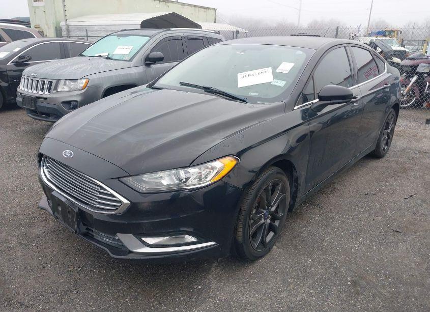 Photo 2 of 2018 Ford Fusion SE (VIN 3FA6P0HD5JR245638)