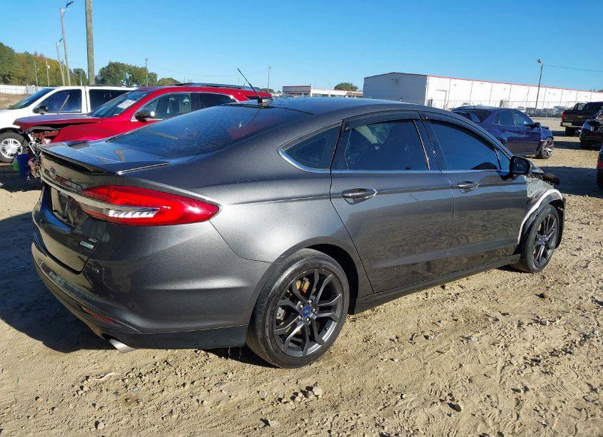 Photo 4 of 2018 Ford Fusion SE (VIN 3FA6P0HD5JR255408)