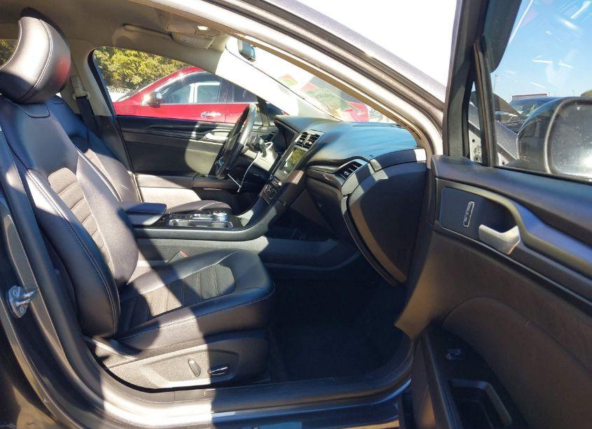 Photo 5 of 2018 Ford Fusion SE (VIN 3FA6P0HD5JR255408)