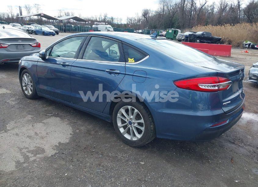 Photo 3 of 2019 Ford Fusion SE (VIN 3FA6P0HD5KR102402)