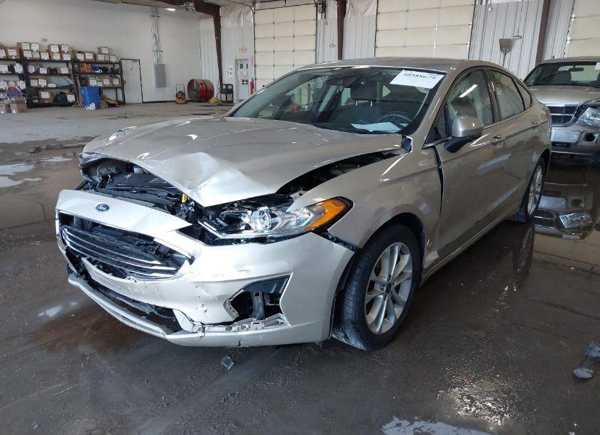 Photo 2 of 2019 Ford Fusion SE (VIN 3FA6P0HD5KR114470)