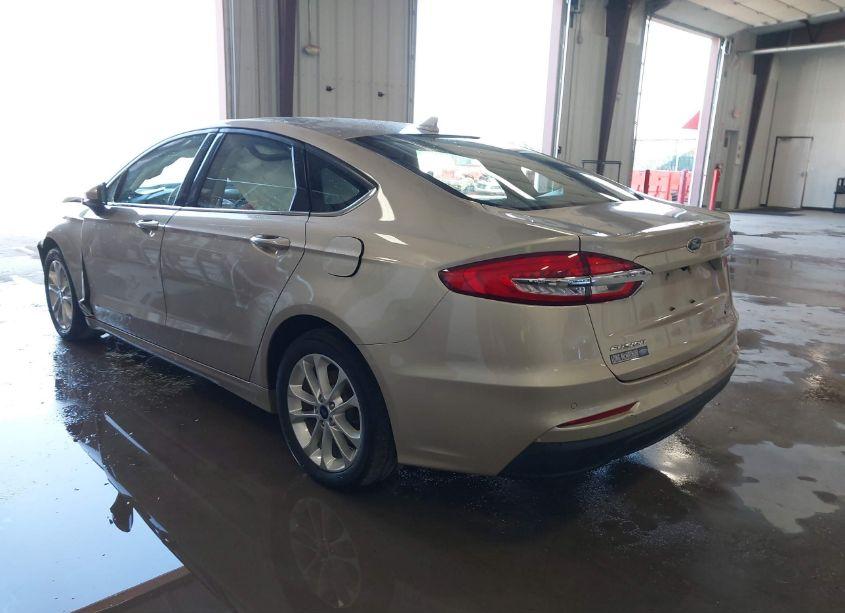 Photo 3 of 2019 Ford Fusion SE (VIN 3FA6P0HD5KR114470)