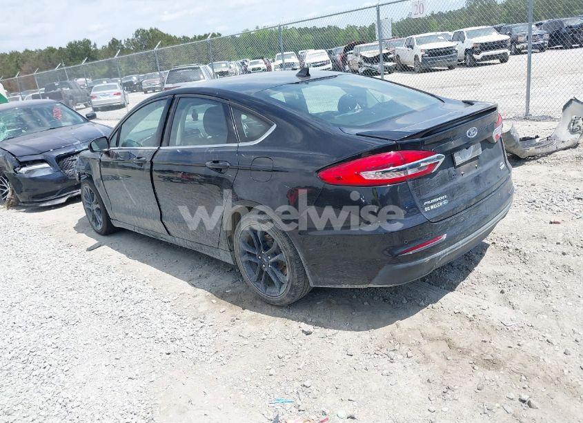 Photo 3 of 2019 Ford Fusion SE (VIN 3FA6P0HD5KR126859)