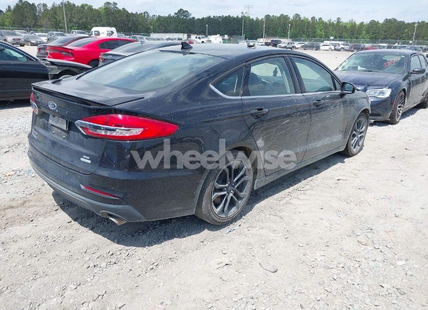 Photo 4 of 2019 Ford Fusion SE (VIN 3FA6P0HD5KR126859)