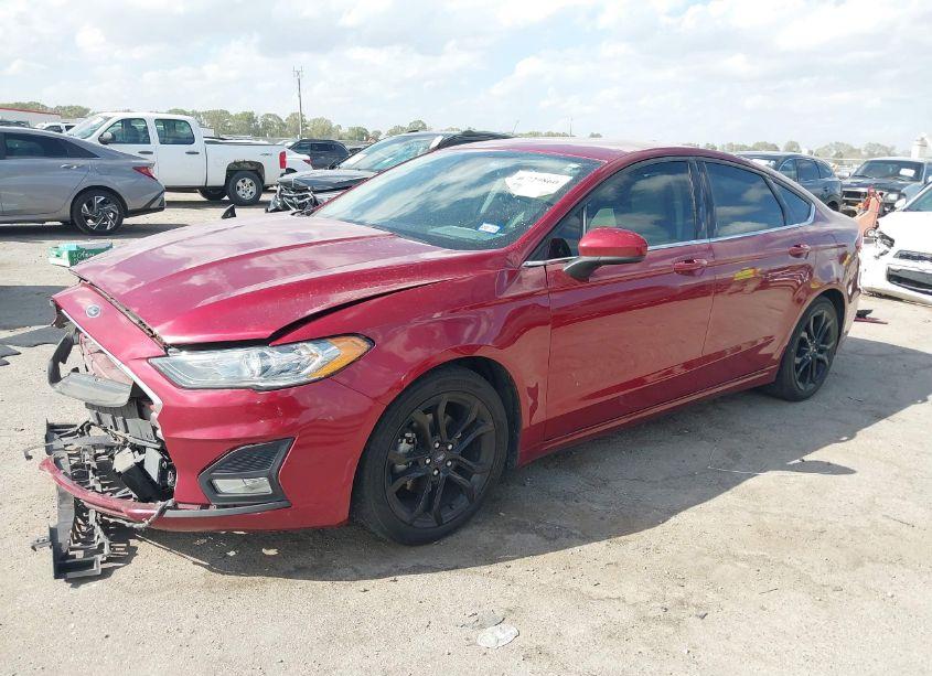 Photo 2 of 2019 Ford Fusion SE (VIN 3FA6P0HD5KR169792)