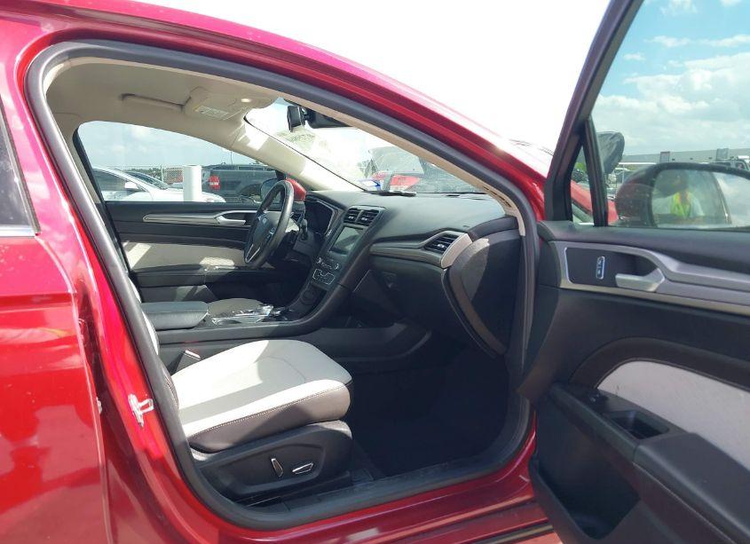 Photo 5 of 2019 Ford Fusion SE (VIN 3FA6P0HD5KR169792)