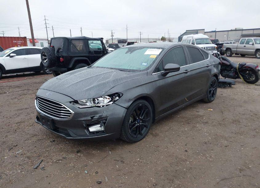 Photo 2 of 2019 Ford Fusion SE (VIN 3FA6P0HD5KR171638)