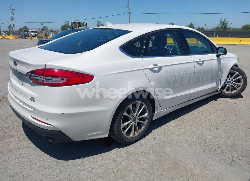 Photo 4 of 2019 Ford Fusion SE (VIN 3FA6P0HD5KR179335)