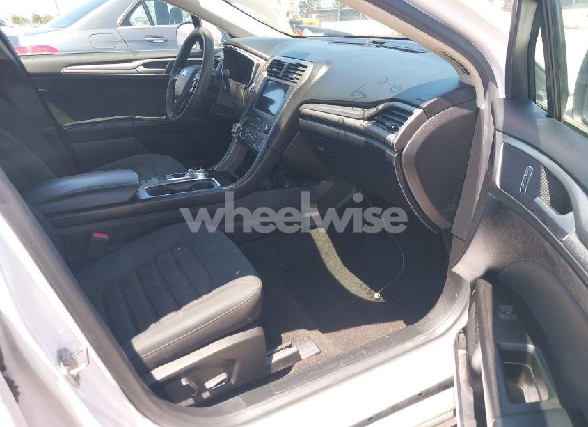 Photo 5 of 2019 Ford Fusion SE (VIN 3FA6P0HD5KR179335)