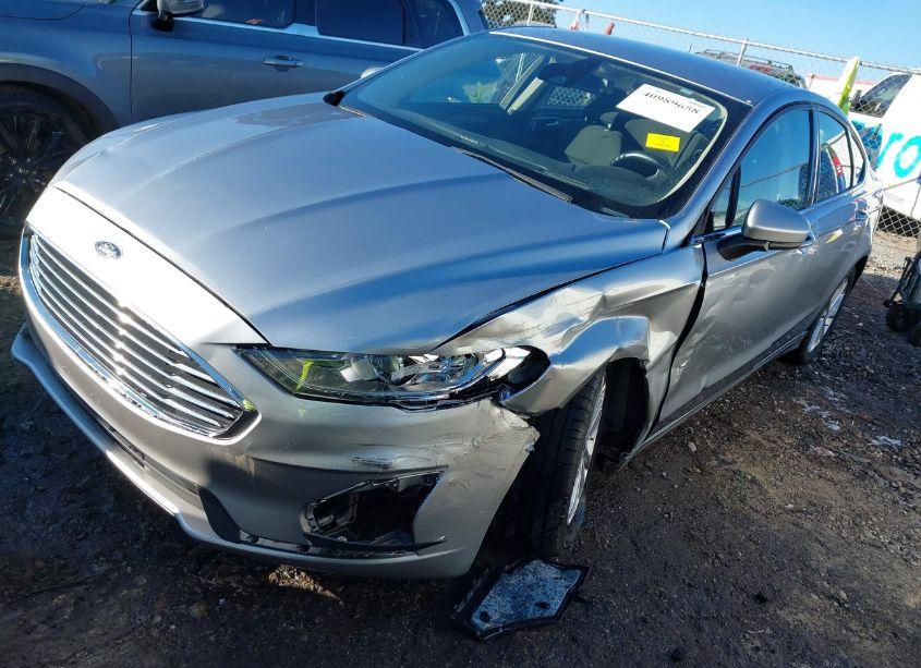 Photo 2 of 2020 Ford Fusion SE (VIN 3FA6P0HD5LR121954)