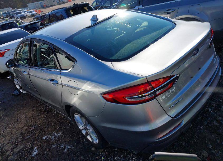 Photo 3 of 2020 Ford Fusion SE (VIN 3FA6P0HD5LR121954)