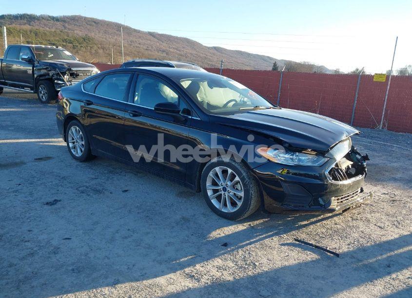 2020 Ford Fusion SE (VIN 3FA6P0HD5LR165372) main photo