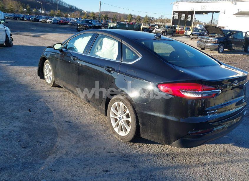 Photo 3 of 2020 Ford Fusion SE (VIN 3FA6P0HD5LR165372)