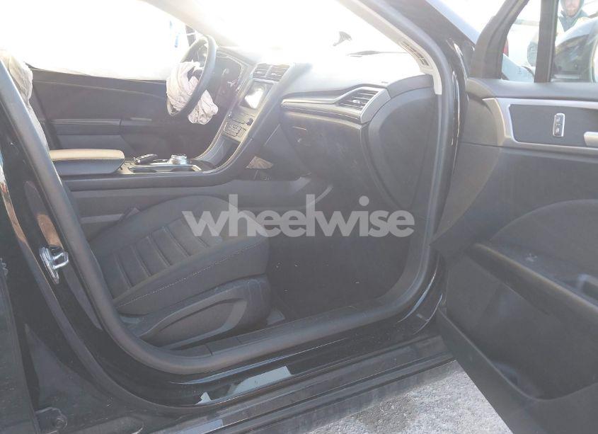 Photo 5 of 2020 Ford Fusion SE (VIN 3FA6P0HD5LR165372)