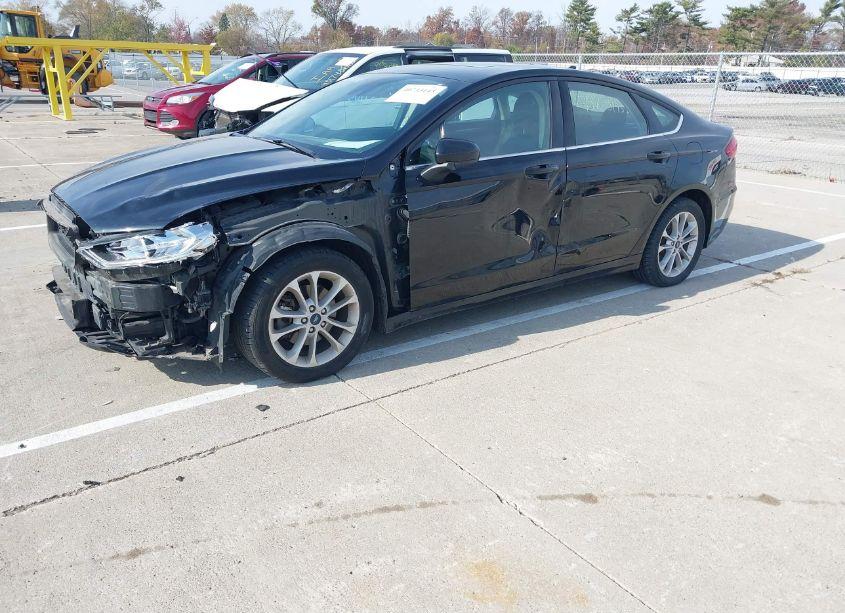 Photo 2 of 2020 Ford Fusion SE (VIN 3FA6P0HD5LR166571)
