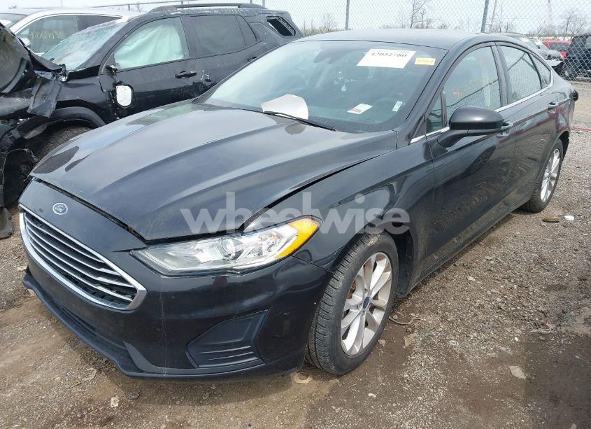 Photo 2 of 2020 Ford Fusion SE (VIN 3FA6P0HD5LR186089)