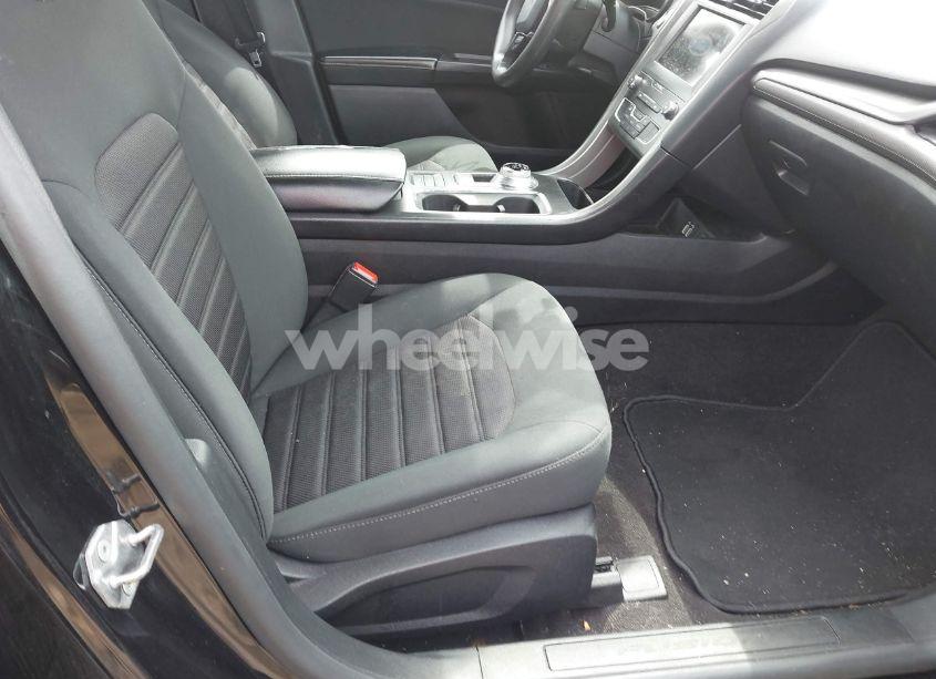 Photo 5 of 2020 Ford Fusion SE (VIN 3FA6P0HD5LR186089)