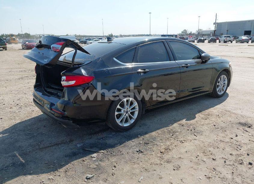 Photo 4 of 2020 Ford Fusion SE (VIN 3FA6P0HD5LR259591)