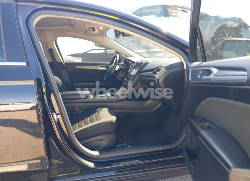 Photo 5 of 2020 Ford Fusion SE (VIN 3FA6P0HD5LR259591)